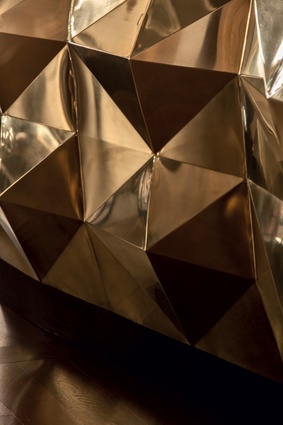 The reflecting patterns of the faceted-brass-plate.